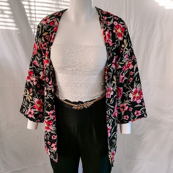 DYNAMITE Floral 3/4 sleeve Kimono - Picture 5 of 11